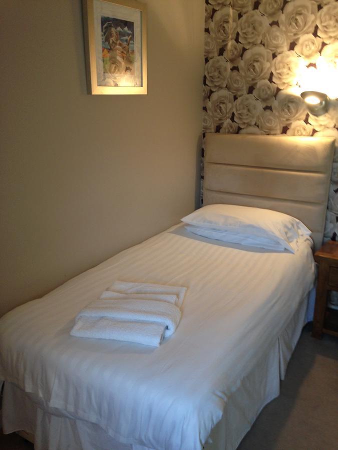 The Elephant & Castle Hotel Newtown  Esterno foto